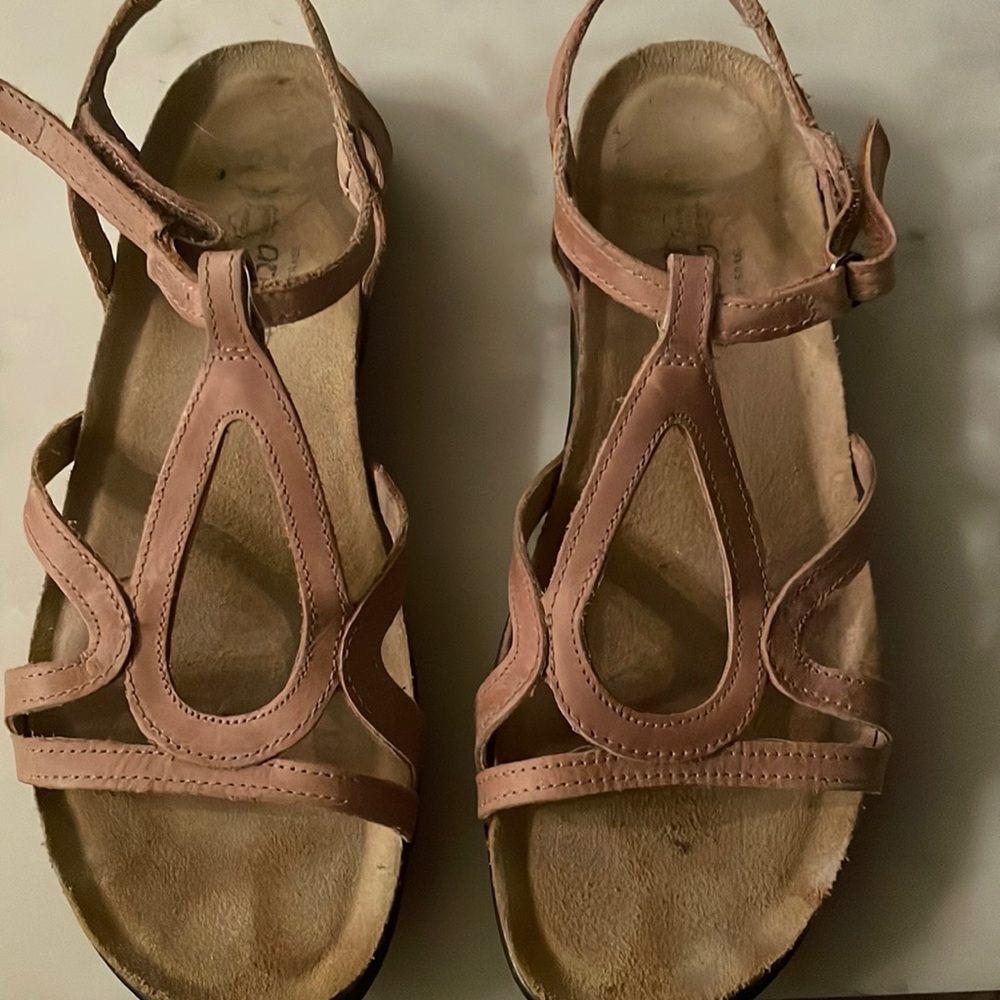 NAOT DORITH SANDAL - 38